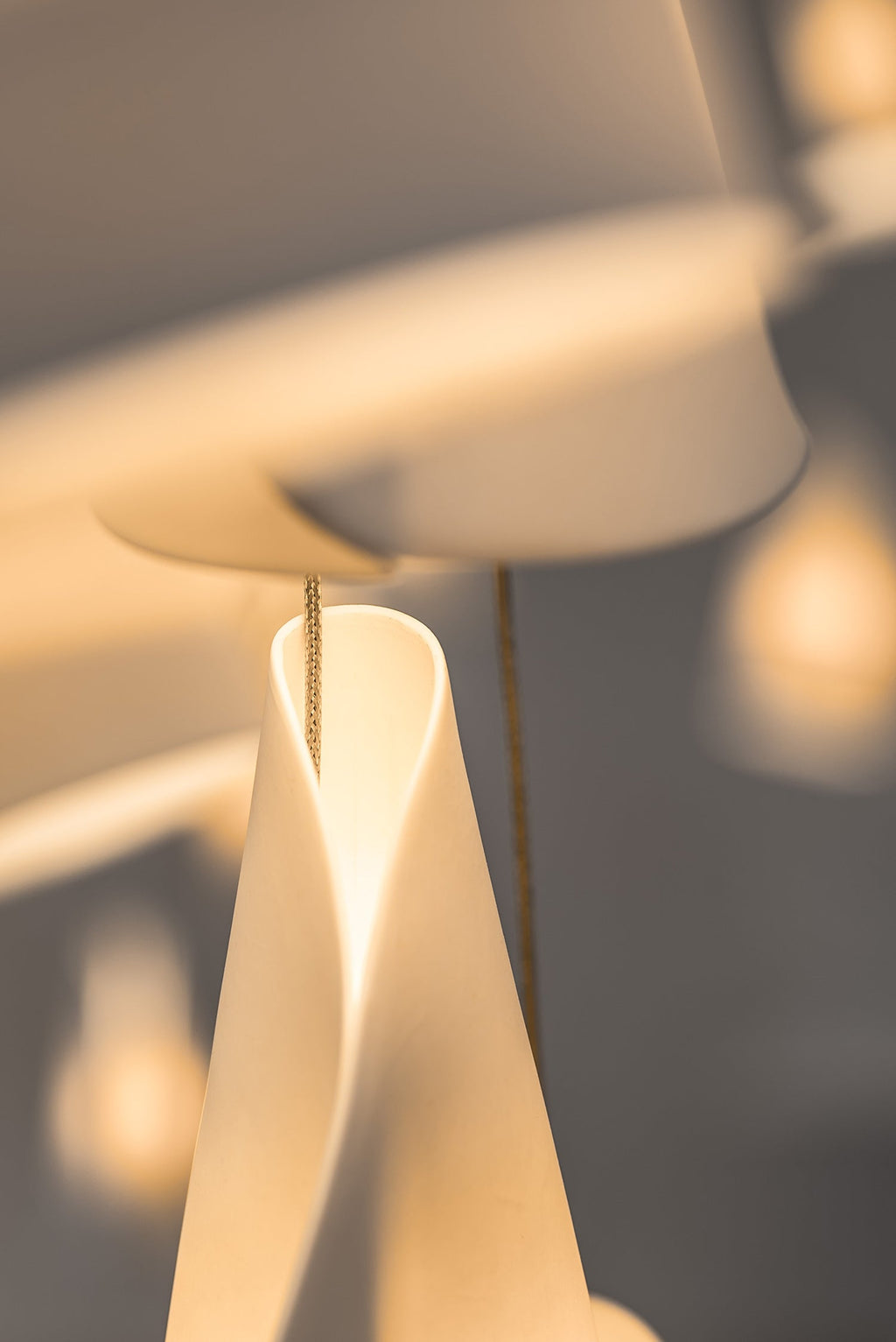 21 Thin Porcelain Pendant Lamp — view 41