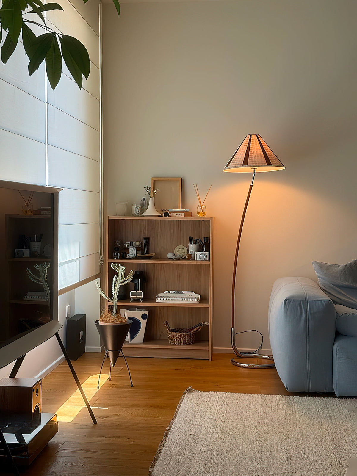 Dornstab Floor Lamp — view 2