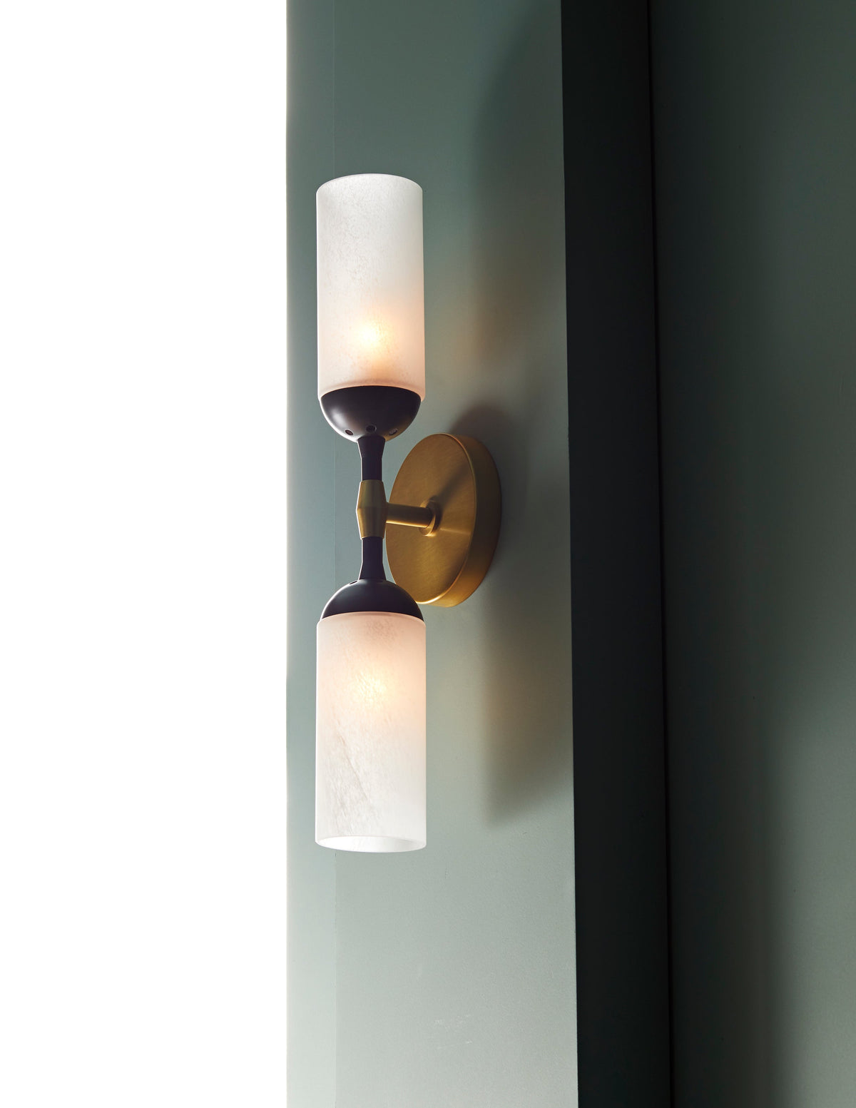 Signature Emmett Wall Sconce – Gold — view 2