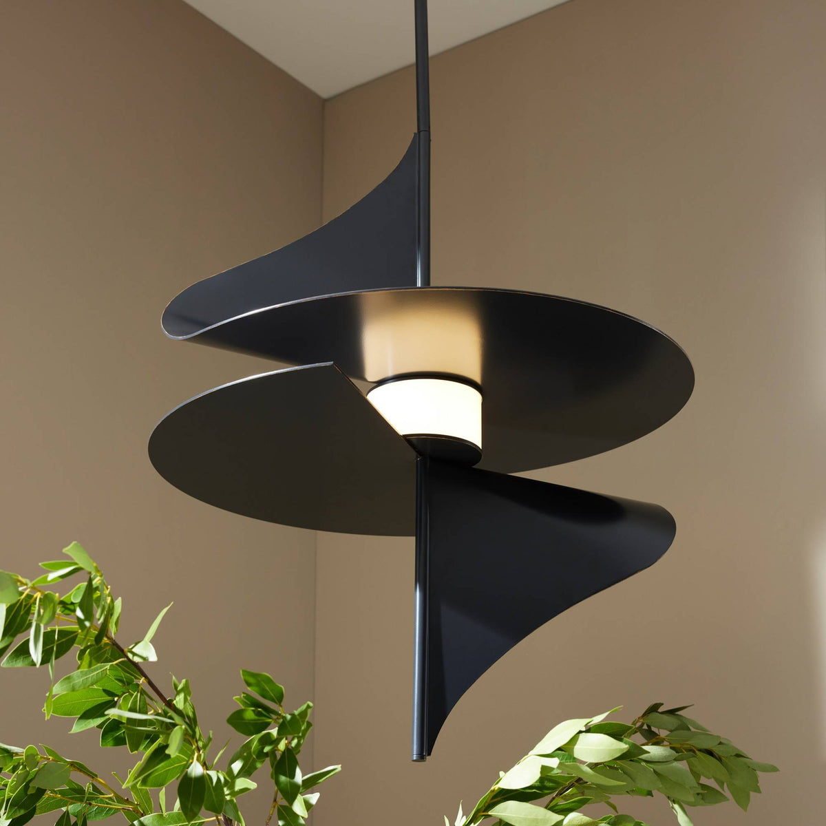 Sculptural Renly Pendant – Black — view 3